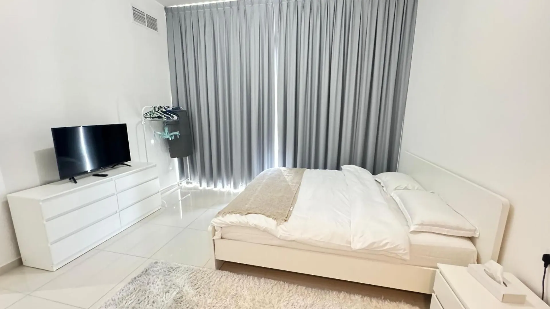 Dubai Damac Hills Luxurious Appartment 0*,  United Arab Emirates